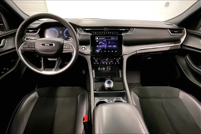 Used 2025 Diamond Black Crystal Pearlcoat Jeep Altitude X image 18