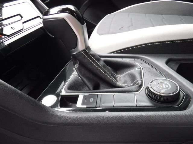 Certified Used 2025 Black Volkswagen 1.5T SE image 16
