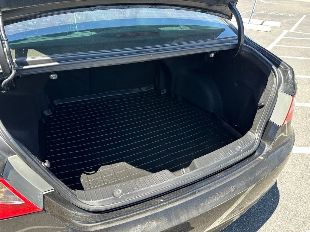 Used 2012 Black Hyundai SE image 16