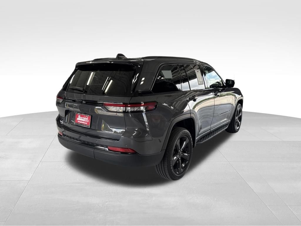 Used 2025 Gray Jeep Altitude X image 4