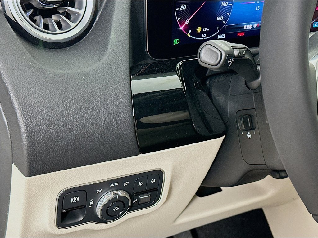 New 2026 Polar White Mercedes-Benz GLA 250 image 40