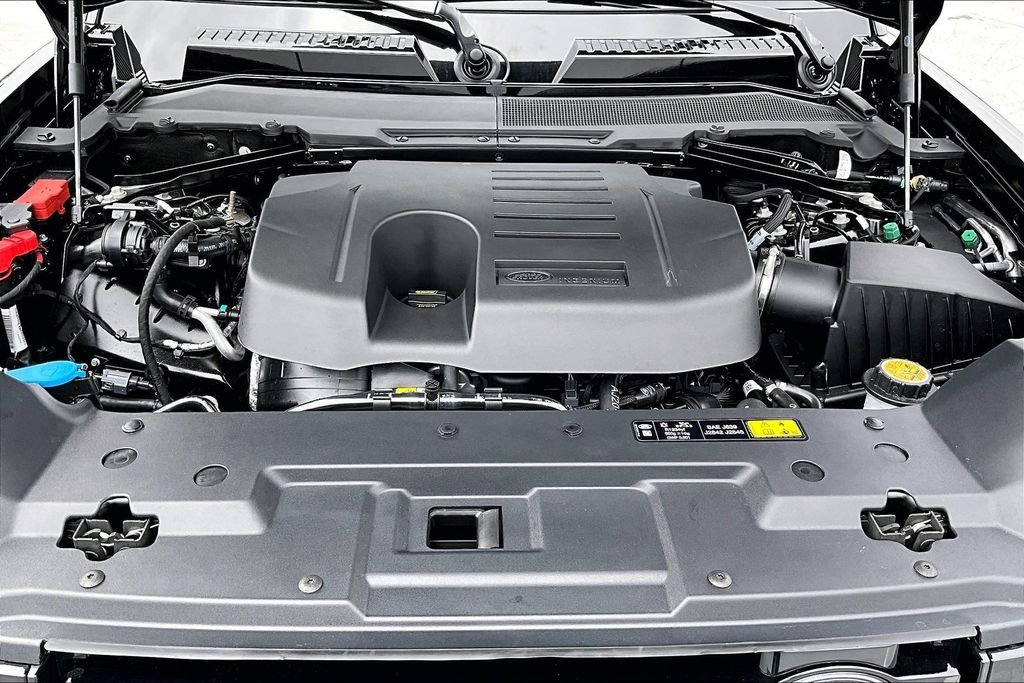 New 2026 Black Land Rover X-Dynamic SE image 12