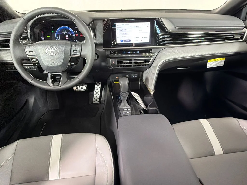 2025 Toyota Camry SE - Photo 22