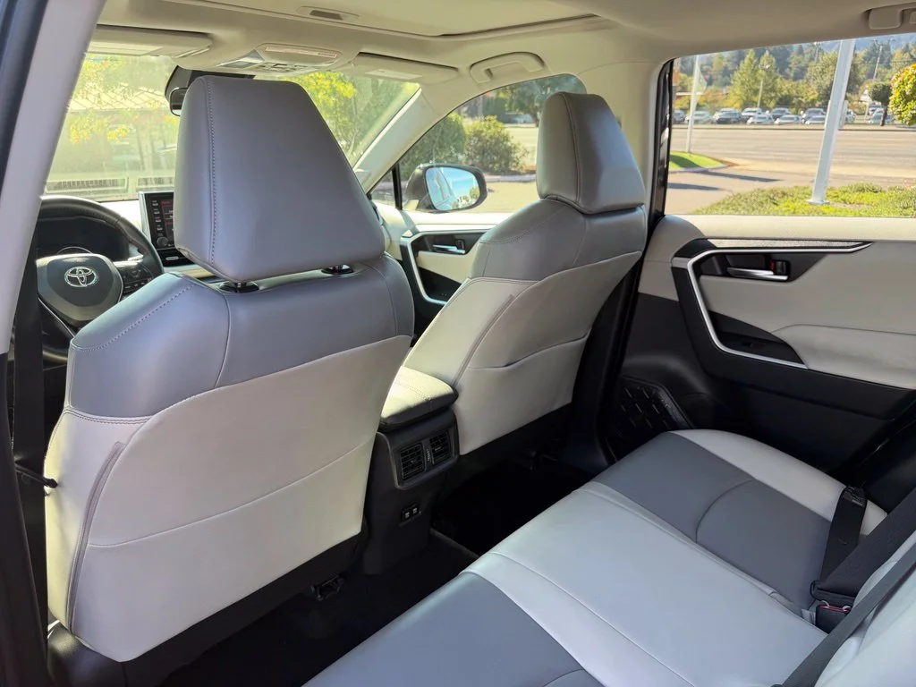 Used 2019 Midnight Black Metallic Toyota XLE Premium image 33
