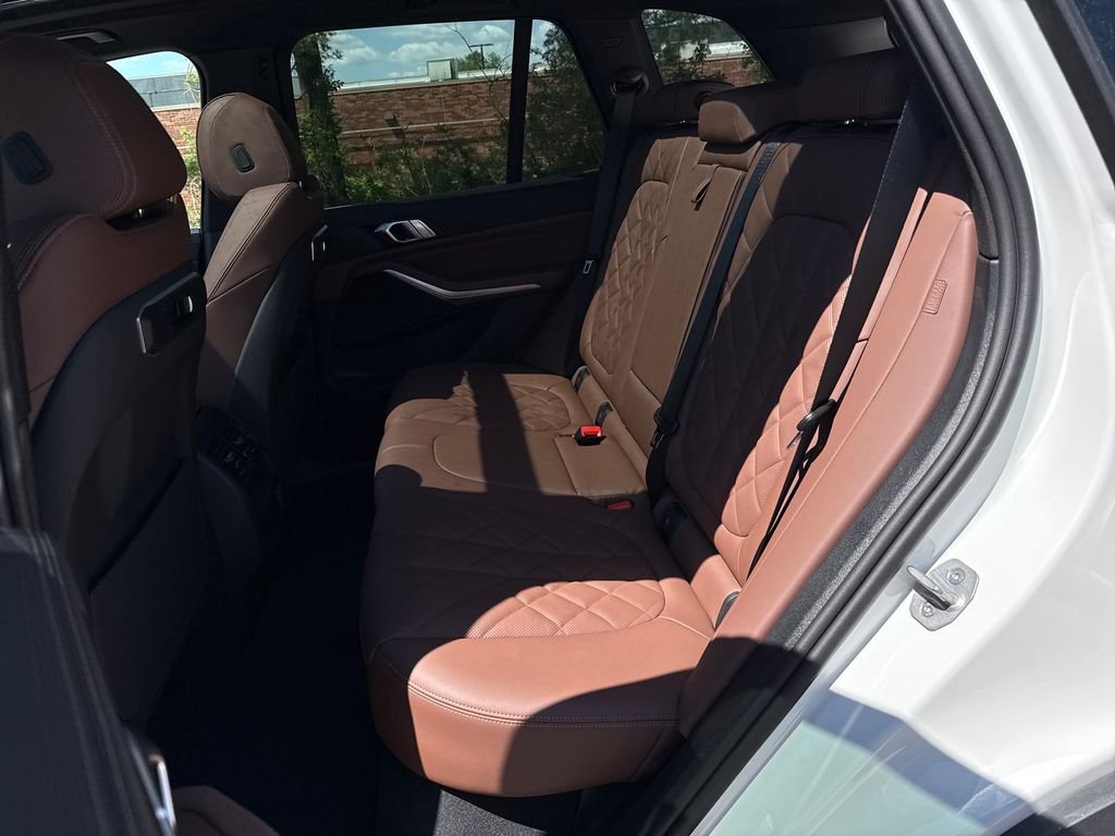 New 2026 White BMW xDrive40i image 23