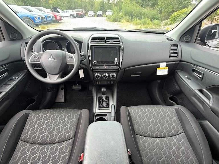 New 2027 Labrador Black Pearl Mitsubishi ES image 19