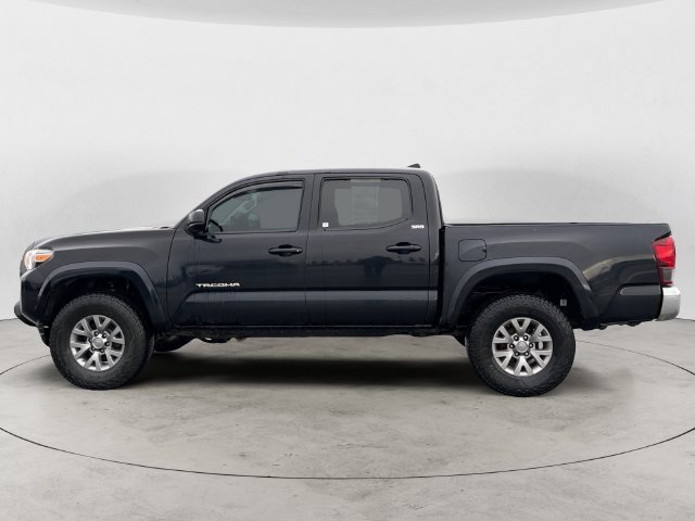 Used 2019 Black Toyota SR5 image 8