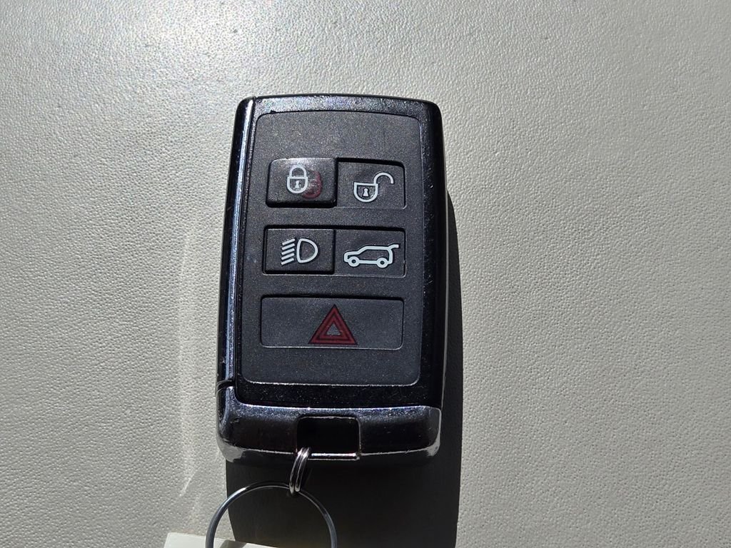 Used 2021 Blue Land Rover Westminster image 23