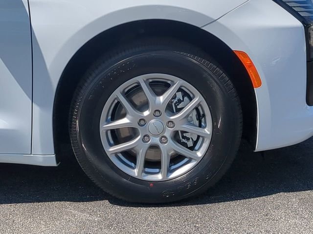 New 2027 Bright White Clear-Coat Exterior Paint Chrysler Select image 11