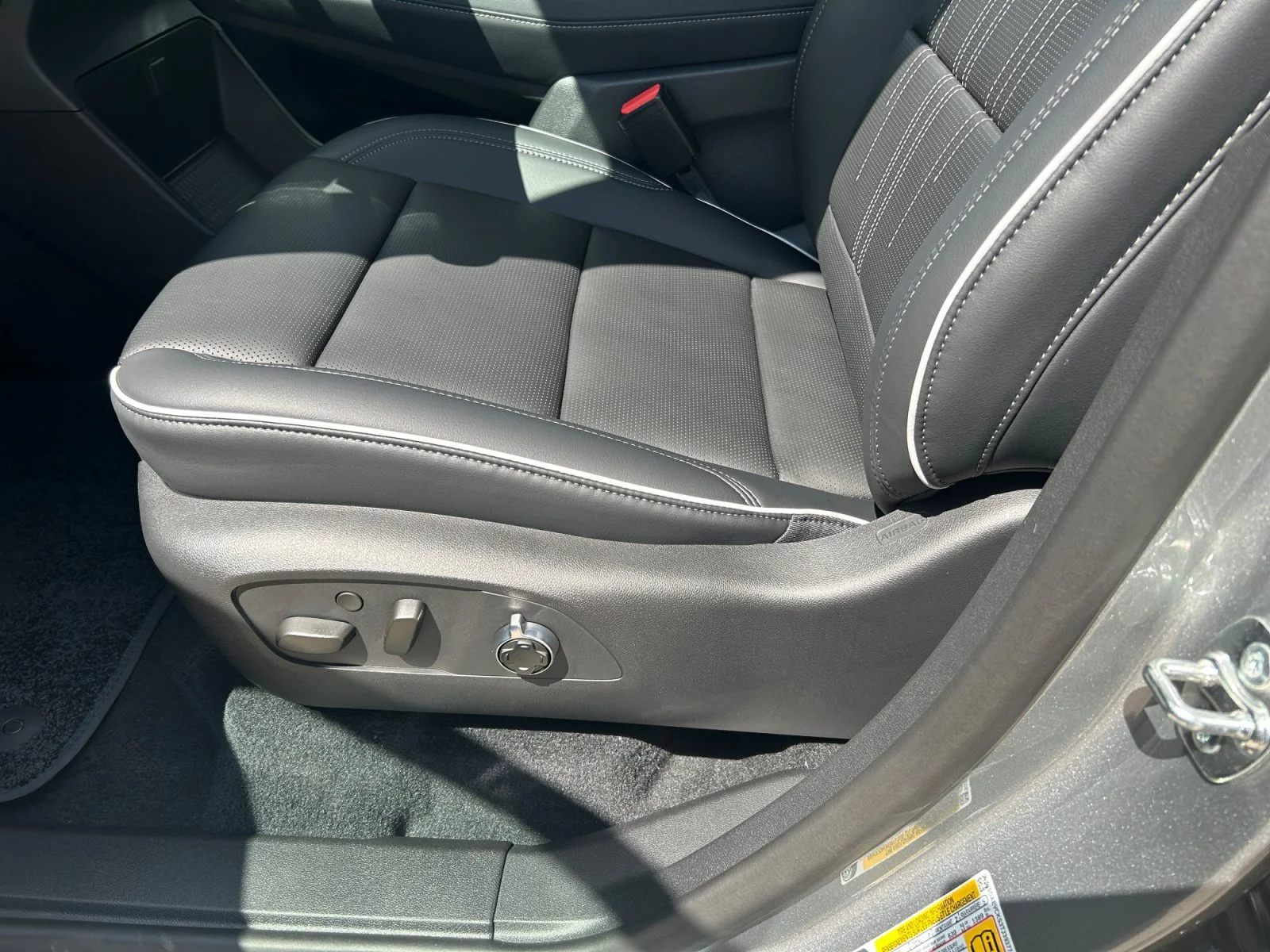 New 2026 Moonstone Grey Metallic Buick Avenir AWD image 15