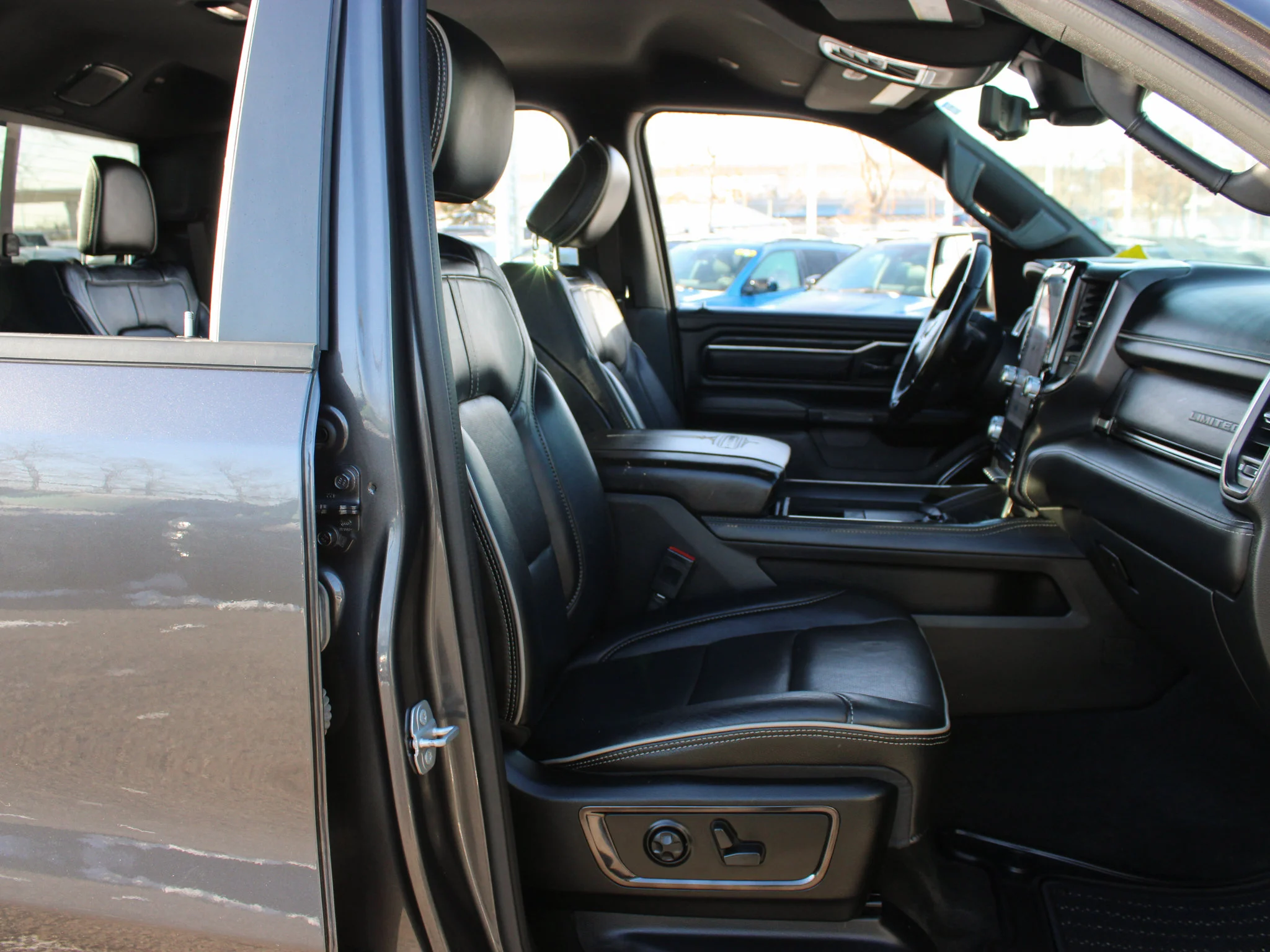 Used 2022 Grey RAM Limited * No Accidents | HEMI V8 | LOADED | ENVY Wheels | Head-Up Display | Night Edition image 20