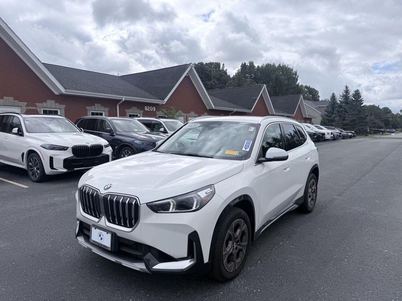 Used 2023 Alpine White BMW xDrive28i image 3