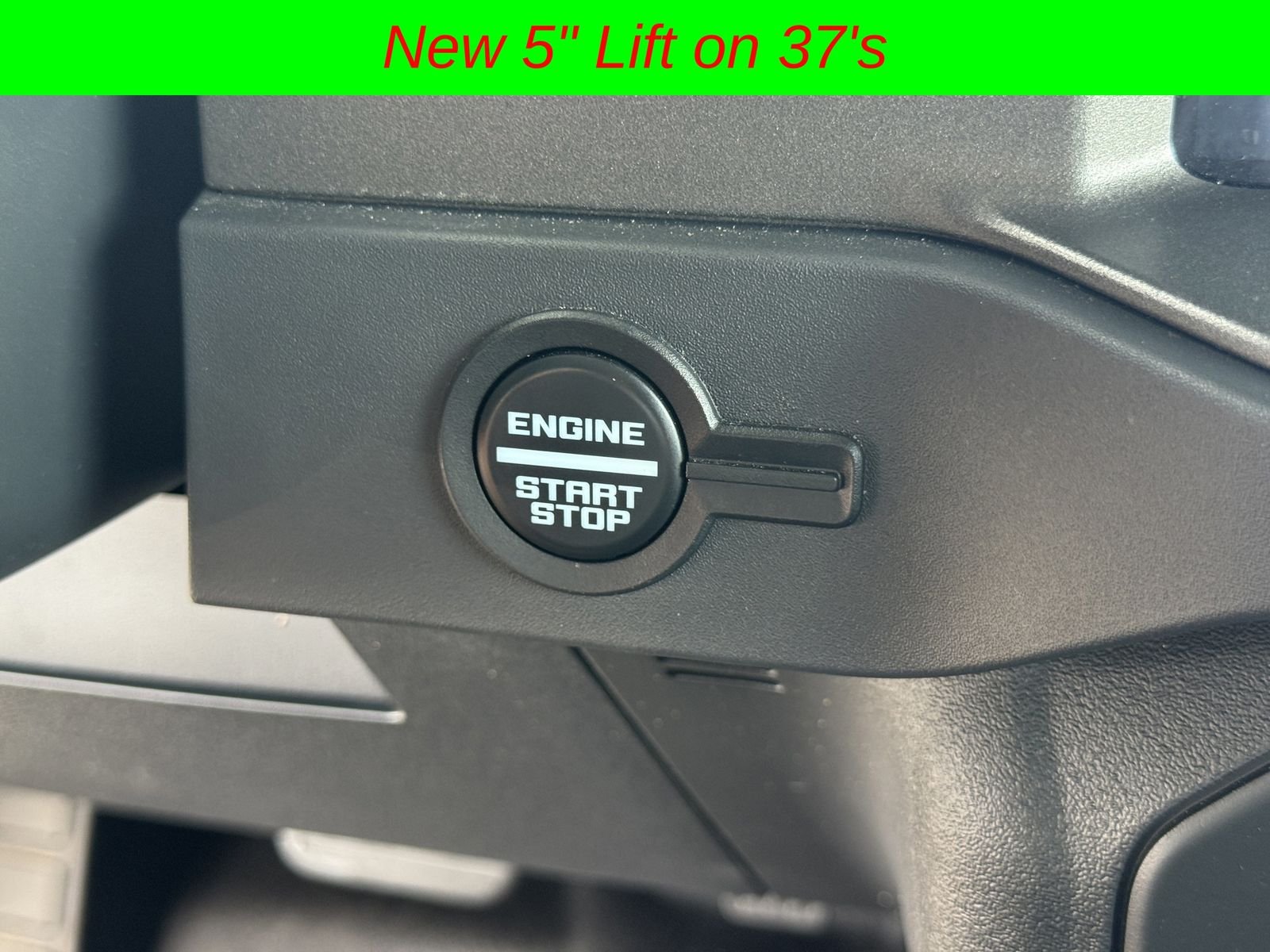 Used 2025 Azure Gray Metallic Ford Badlands image 30