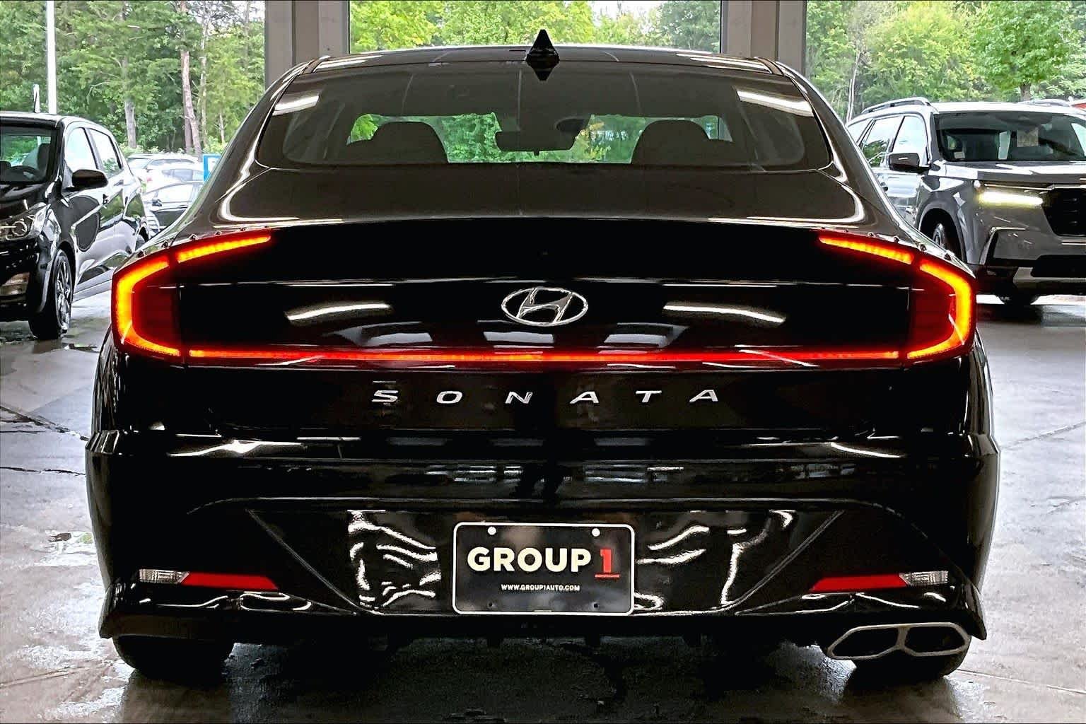 Used 2023 Onyx Black Hyundai SEL image 5