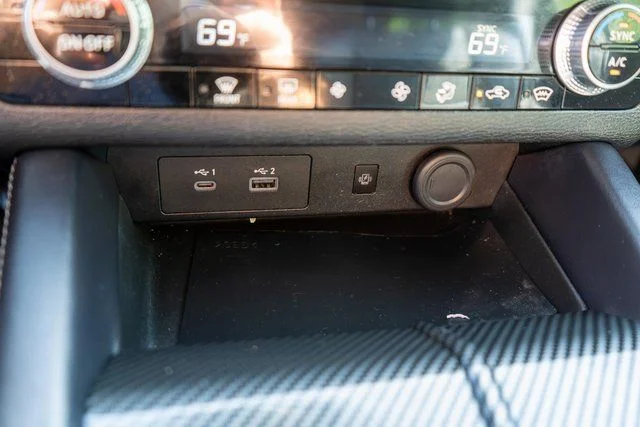 Used 2022 Black Mitsubishi  image 31