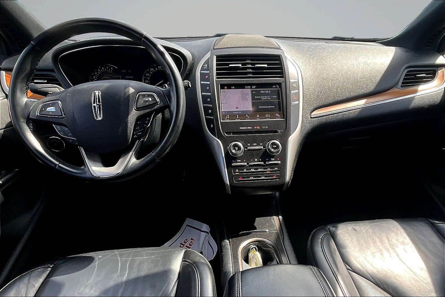 Used 2019 Brown Lincoln Select image 6