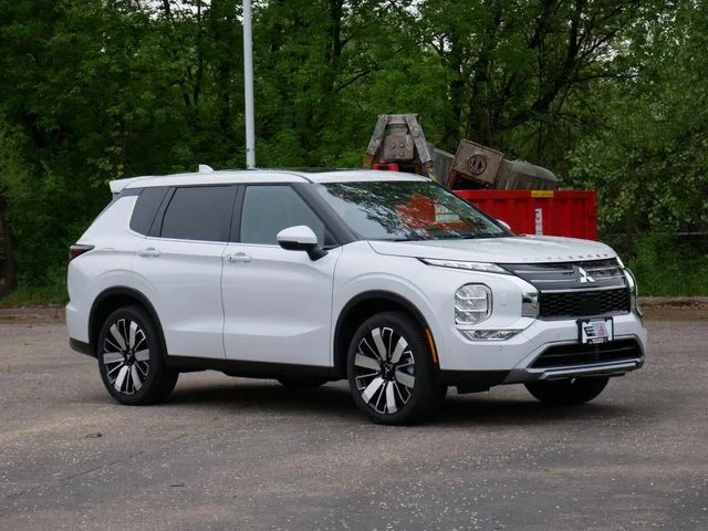 2025 Mitsubishi Outlander SE S-AWC's photo