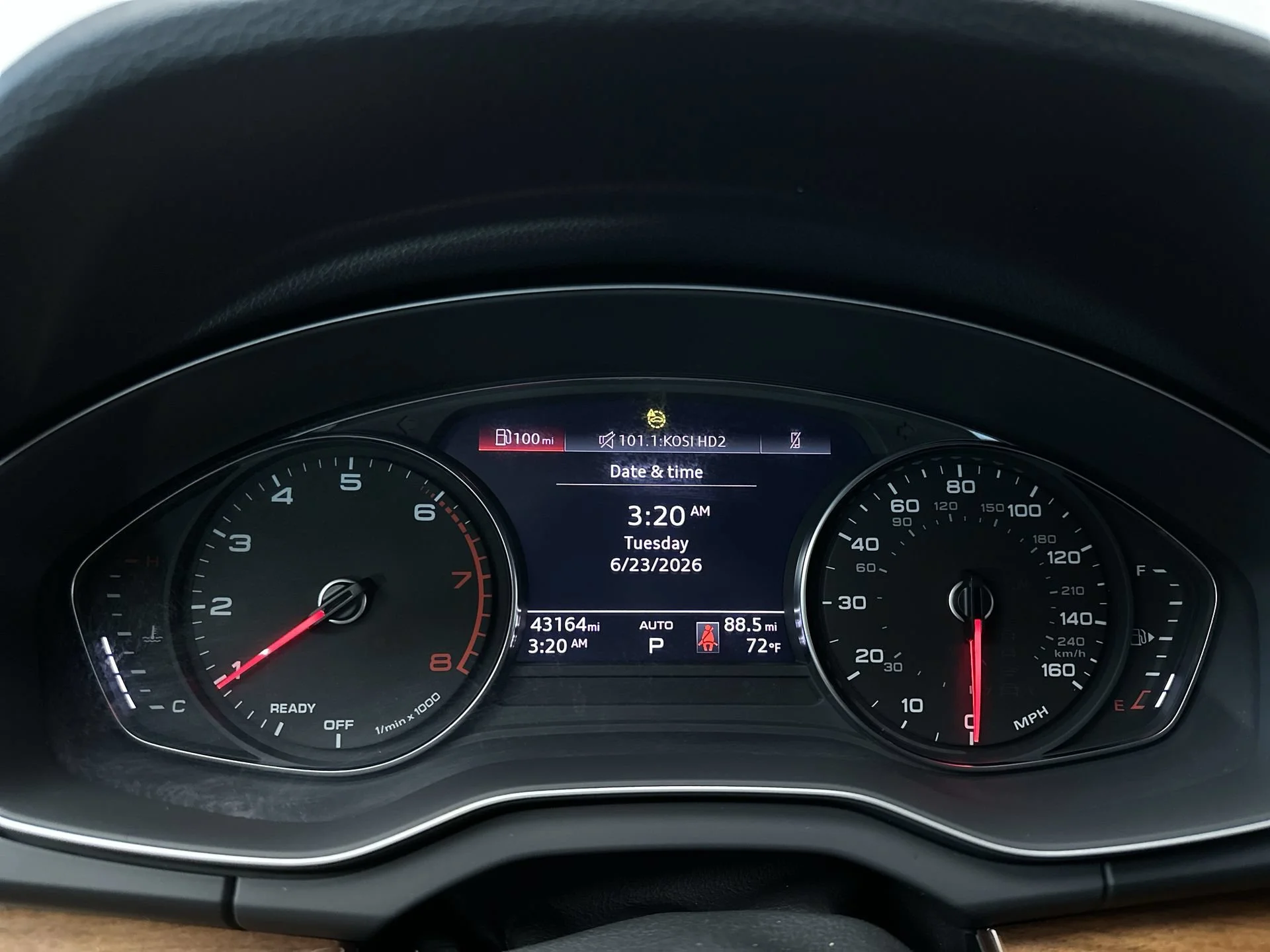 Used 2023 Daytona Gray Pearl Effect Audi S line Premium image 17
