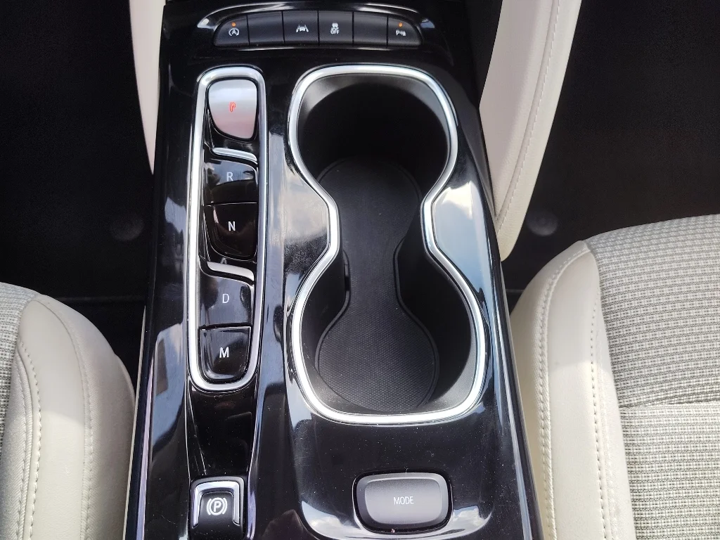 Used 2023 Summit White Buick Preferred image 17