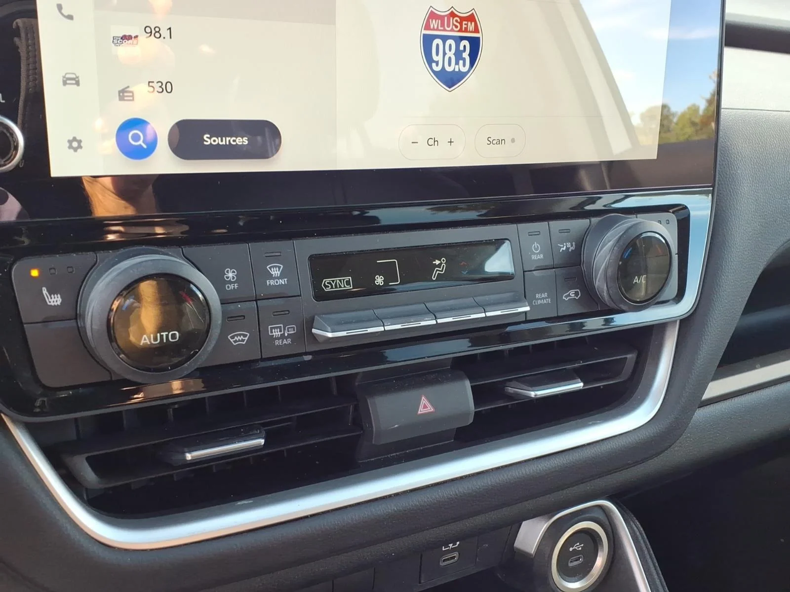 Used 2024 Wind Chill Pearl Toyota XLE image 24