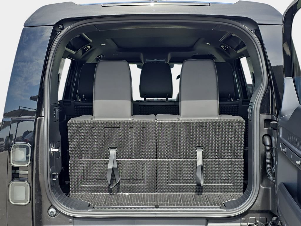 New 2026 Black Land Rover X-Dynamic SE image 14