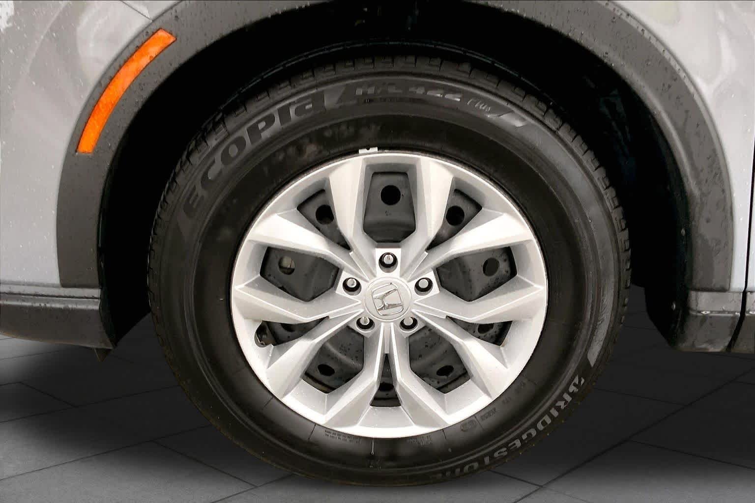 Used 2025 Urban Gray Pearl Honda LX image 11