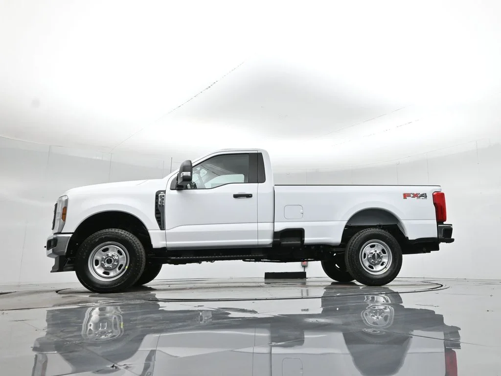 New 2026 Oxford White Ford XL image 7