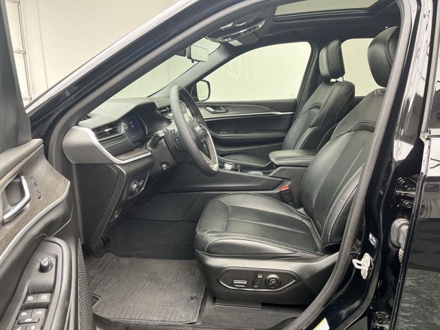 Used 2026 Diamond Black Crystal Pearlcoat Jeep Limited Reserve image 3