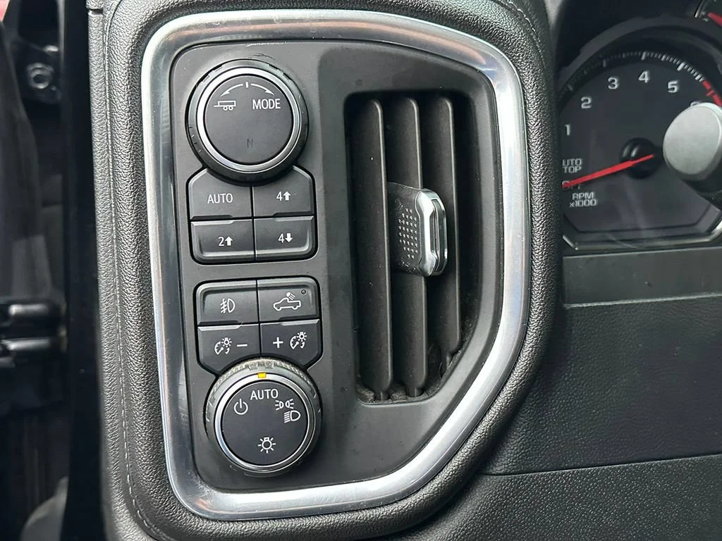 Used 2020 BLACK Chevrolet LT Trail Boss image 24