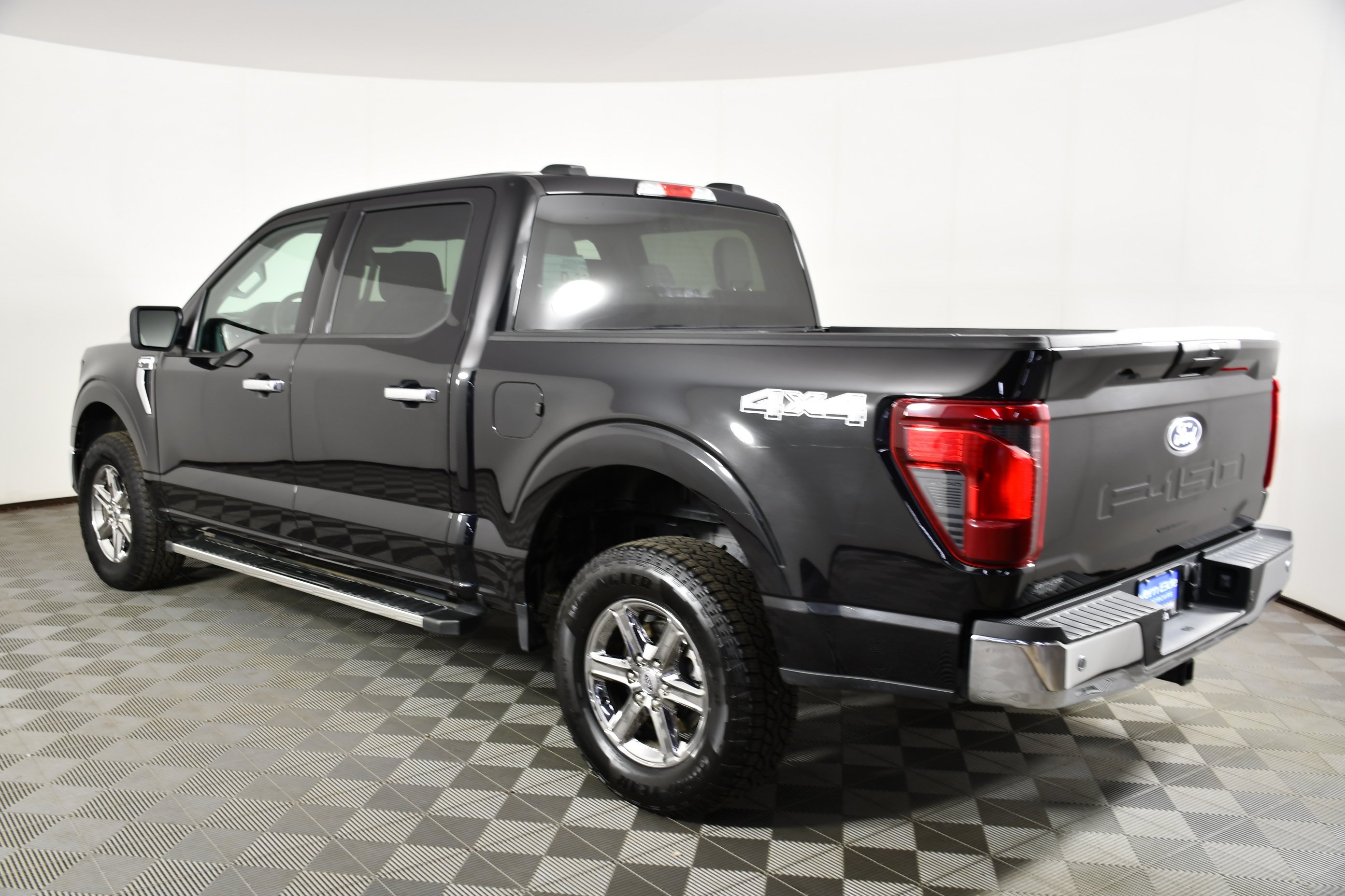 Used 2025 Black Metallic Ford XLT image 8
