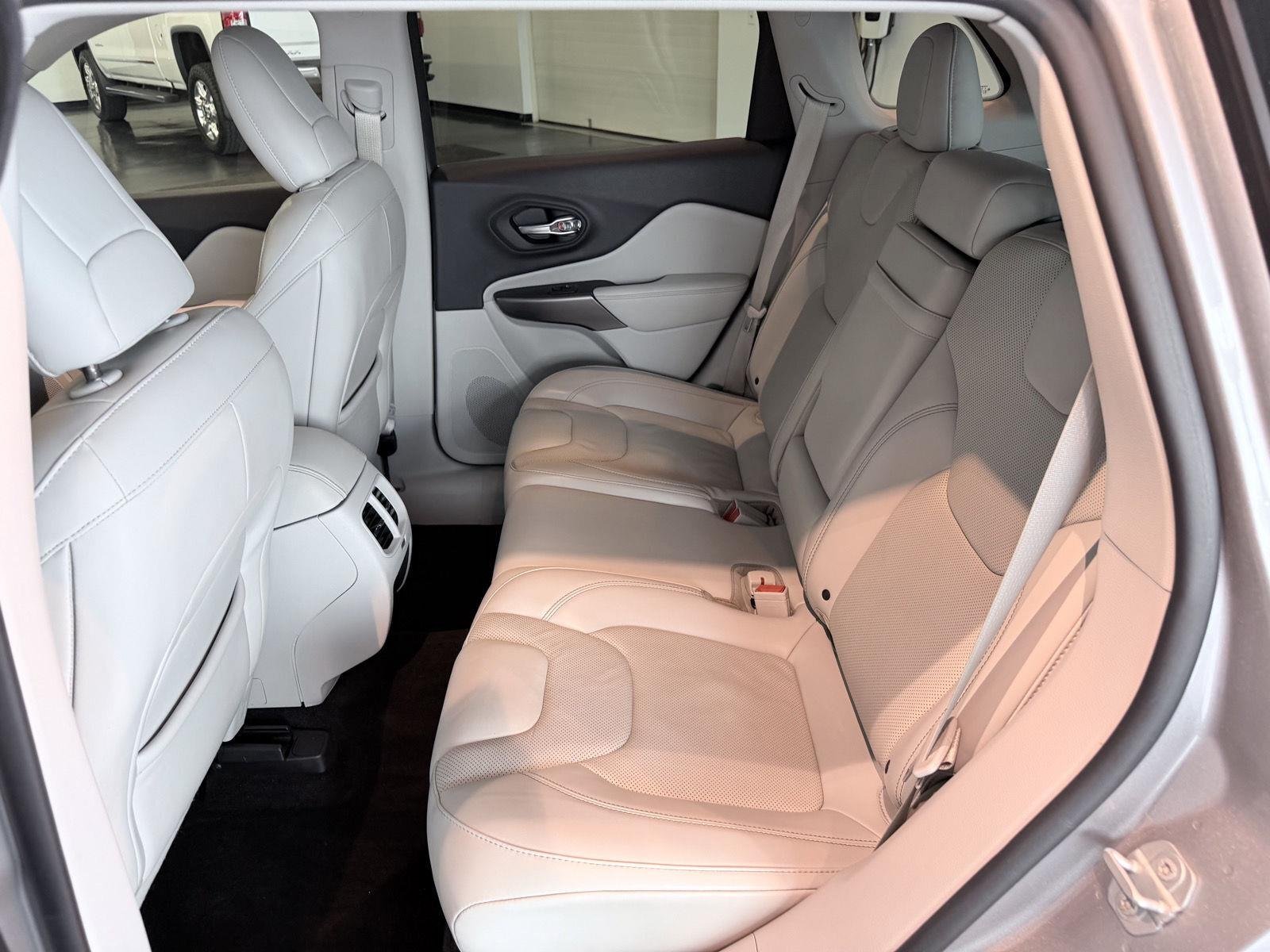 Used 2019 Billet Silver Metallic Clearcoat Jeep Limited image 23