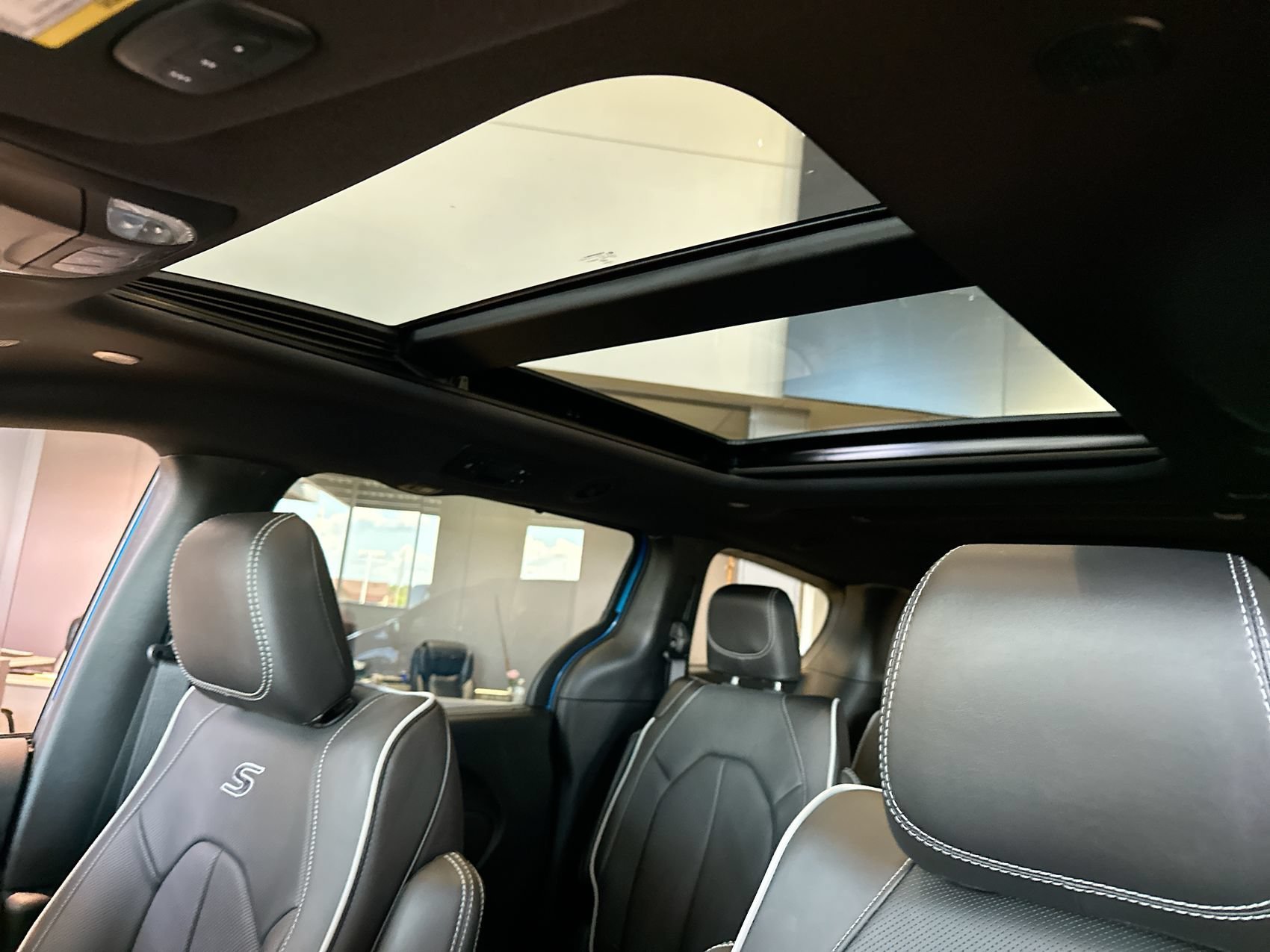 New 2027 Hydro Blue Pearlcoat Chrysler Limited image 22