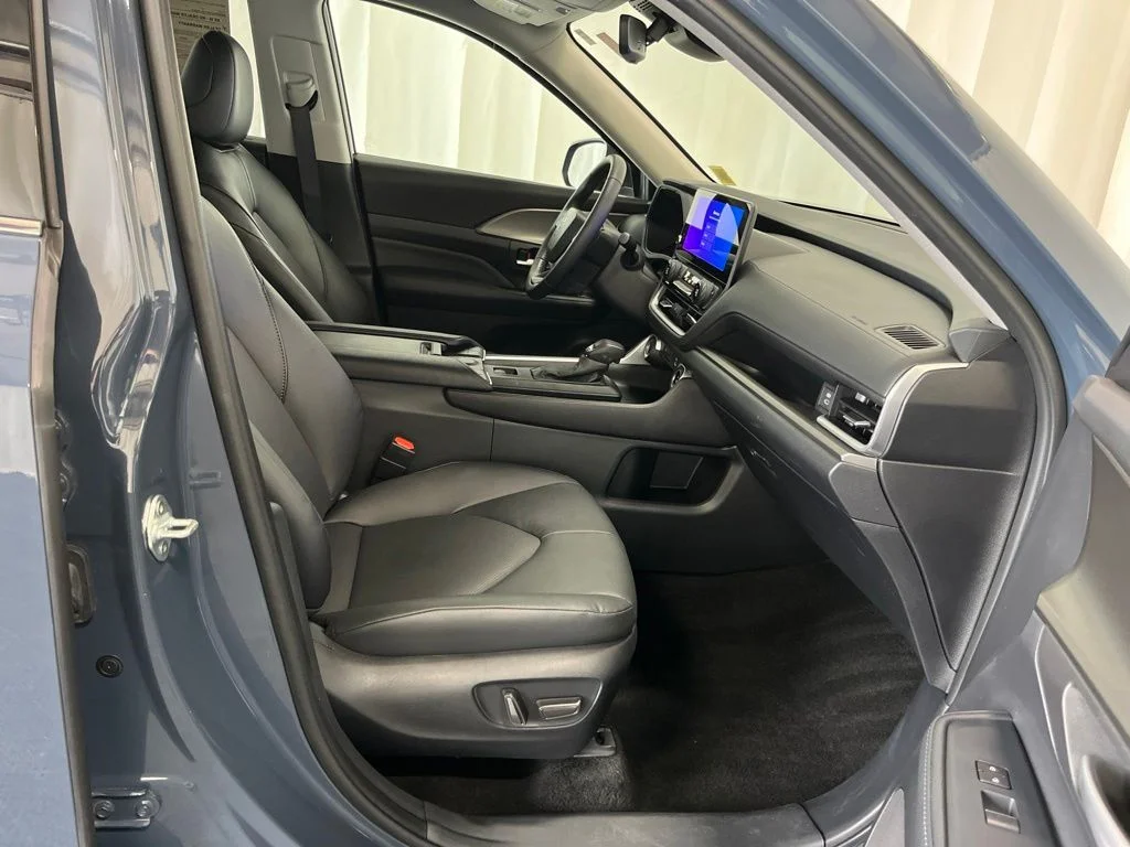Used 2024 White Toyota XLE image 20