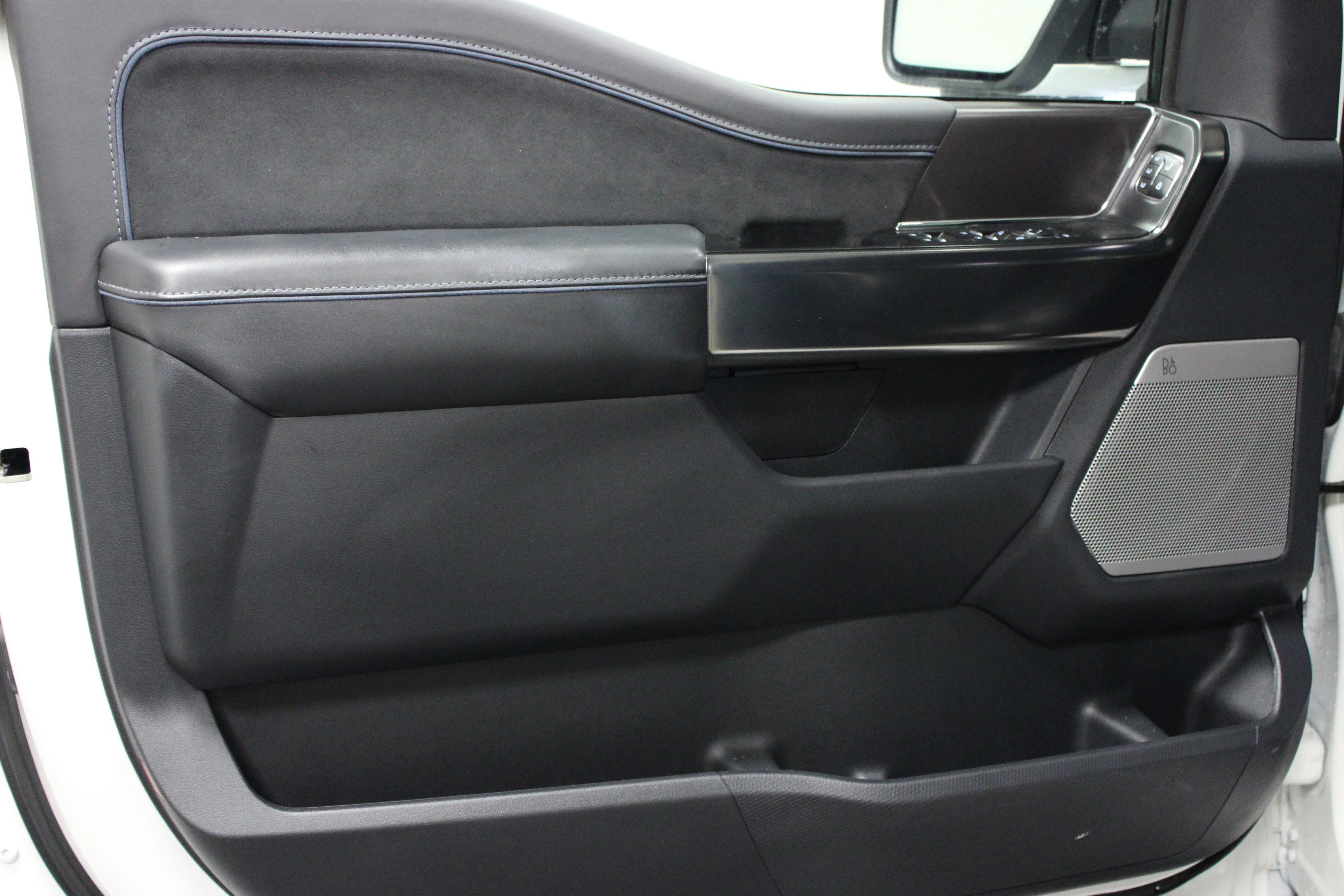 Used 2024 Star White Metallic Tri-Coat Ford Platinum image 11