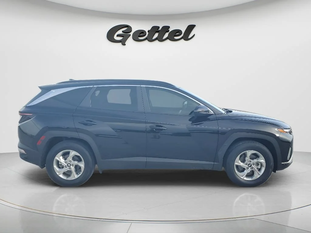Used 2023 Black Hyundai SEL image 4