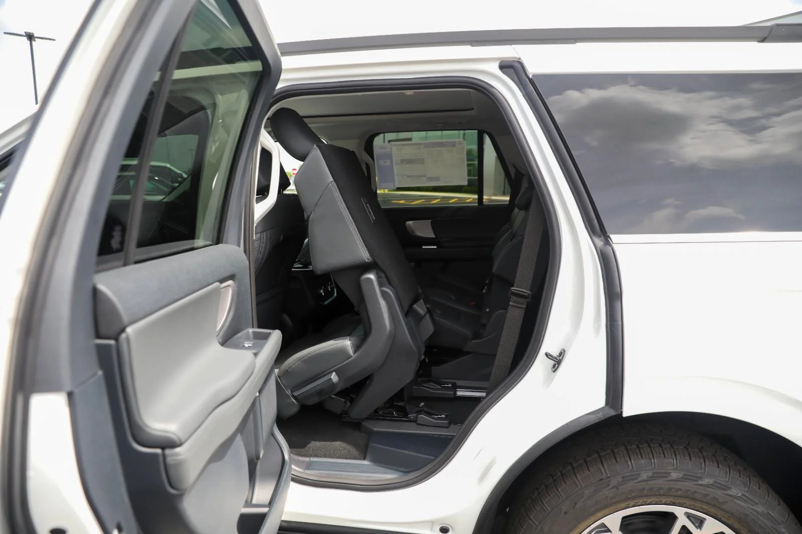 New 2026 Star White Metallic Tri-Coat Ford Active image 22