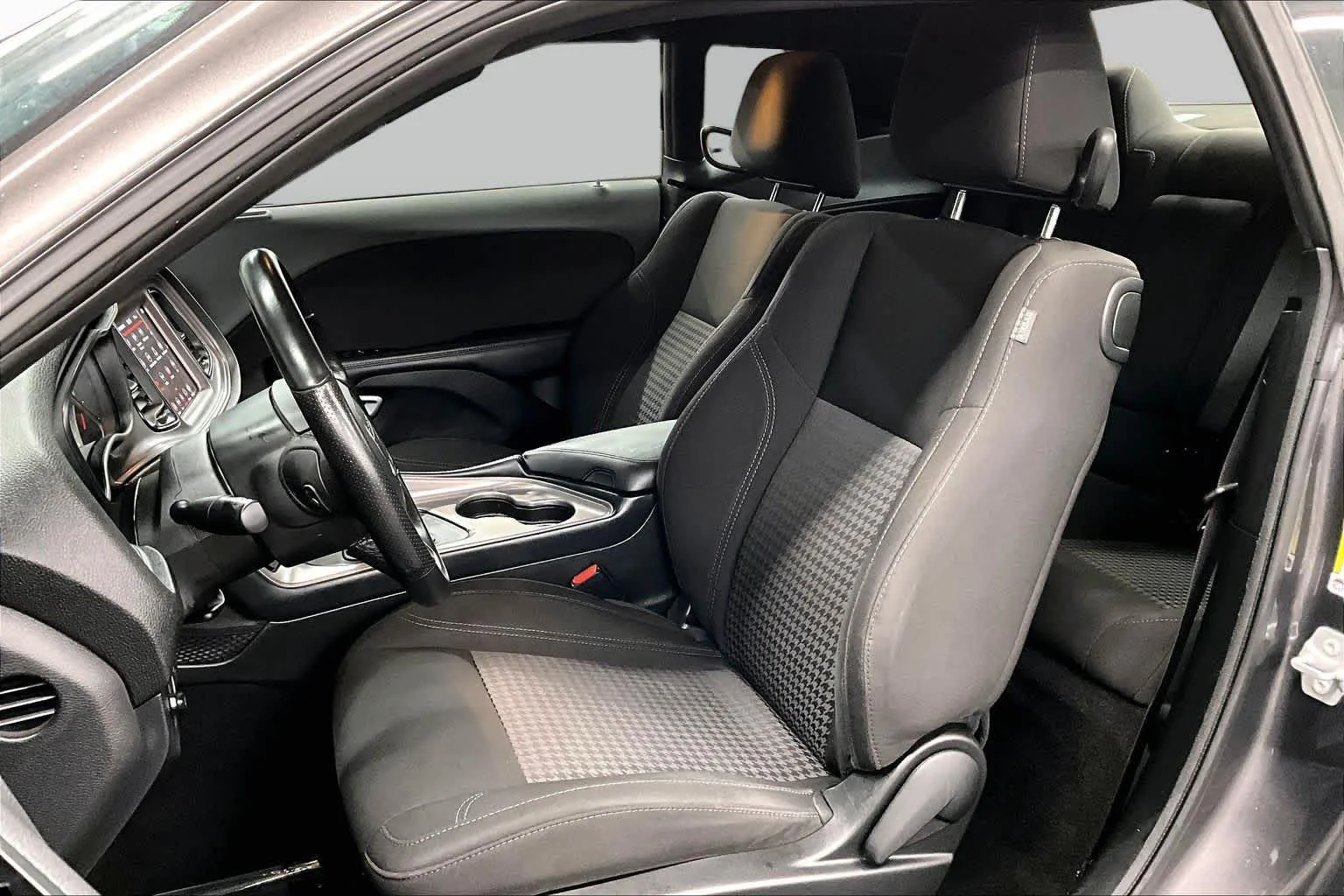 Used 2023 Granite Pearlcoat Dodge SXT image 7