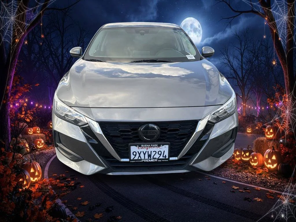 Used 2023 Gray Nissan SV image 9
