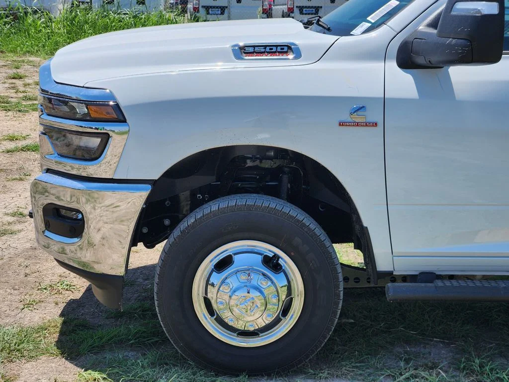 New 2026 Bright White Clear-Coat Exterior Paint RAM Tradesman image 6