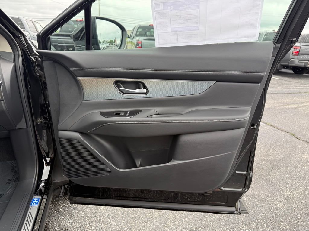 New 2026 Super Black Nissan Platinum image 21