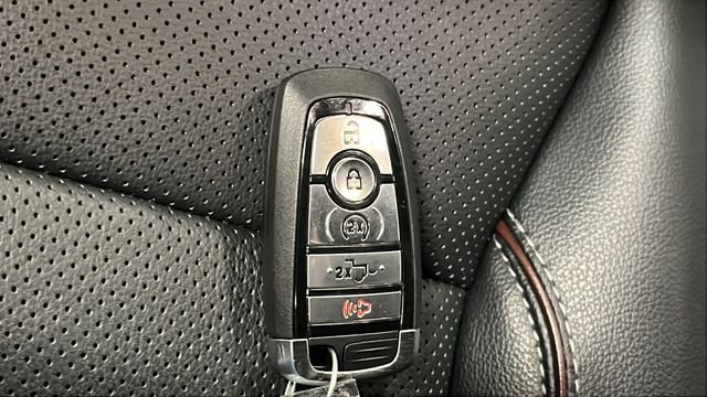 Used 2023 Star White Metallic Tri-Coat Ford Lariat image 9