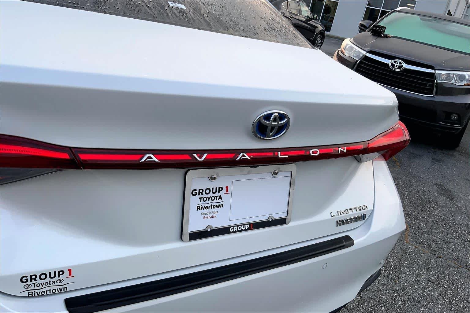 Used 2020 Wind Chill Pearl Toyota Hybrid Limited image 30