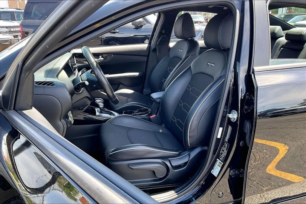 Used 2023 Aurora Black Pearl Kia GT-Line image 24