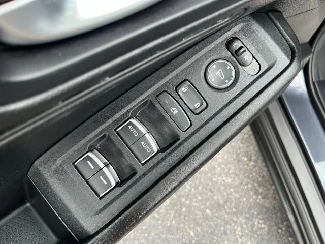 Used 2025  Honda LX image 17
