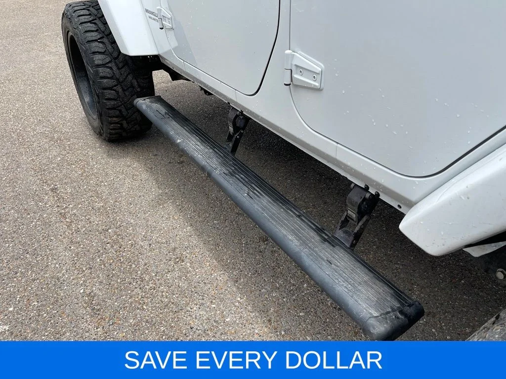 Used 2016 White Jeep Unlimited Rubicon image 19