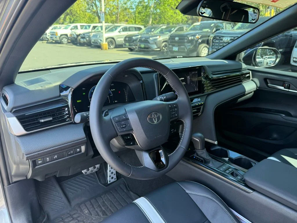Certified Used 2025  Toyota SE image 13