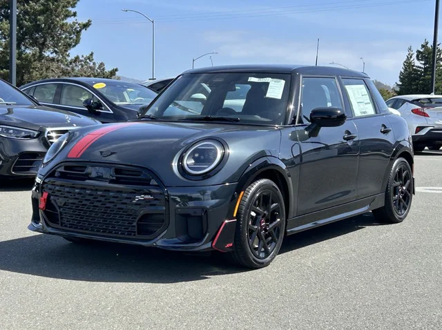 2026 MINI 4 Door Iconic