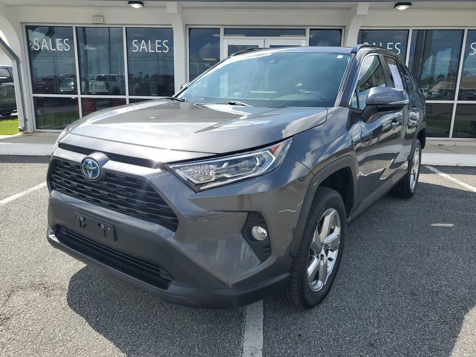 Used 2021 Gray Toyota Hybrid LE image 1