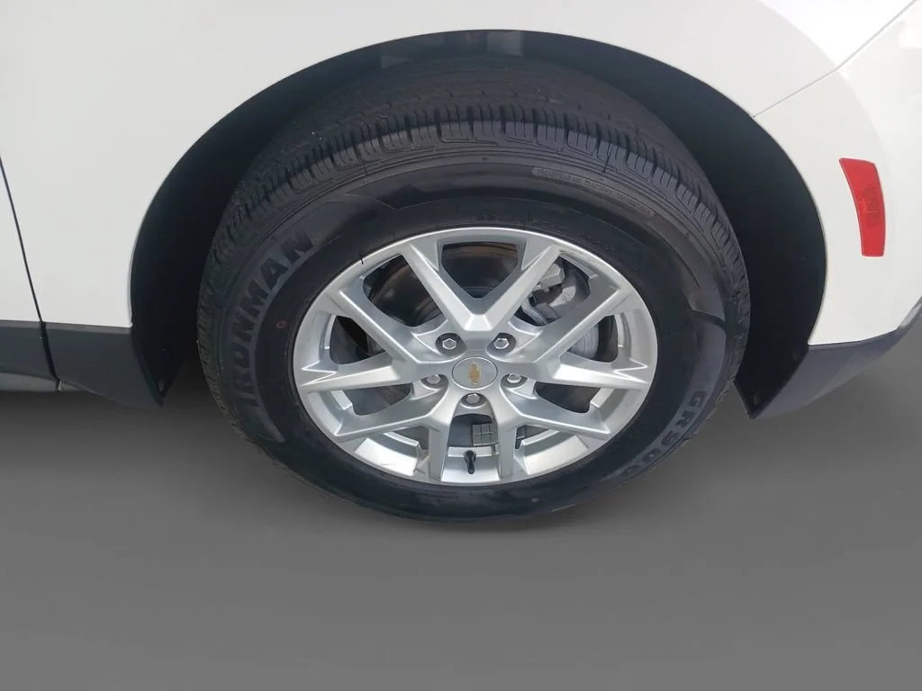 Used 2024 Summit White Chevrolet LT image 16