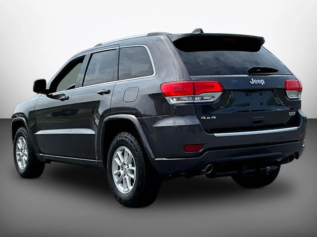 Used 2018 Crystal Metallic Jeep Limited image 4